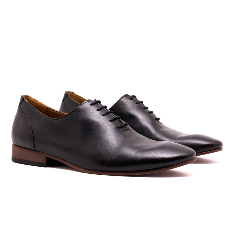 Sapato Masculino Wholecut Sola de Couro (STFNORMLT)